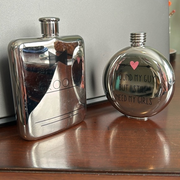 Bride and groom flasks stainless steel groom 6oz bride 4.5 oz screw off lids - Picture 5 of 13